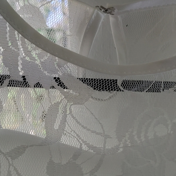 Kid's lace dress - Picture 2 of 6